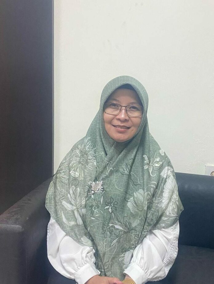Plt Kabid SMP Disdikbud Kukar, Emy Rosana Saleh. (Shavira Ramadhanita/RadarKukar)