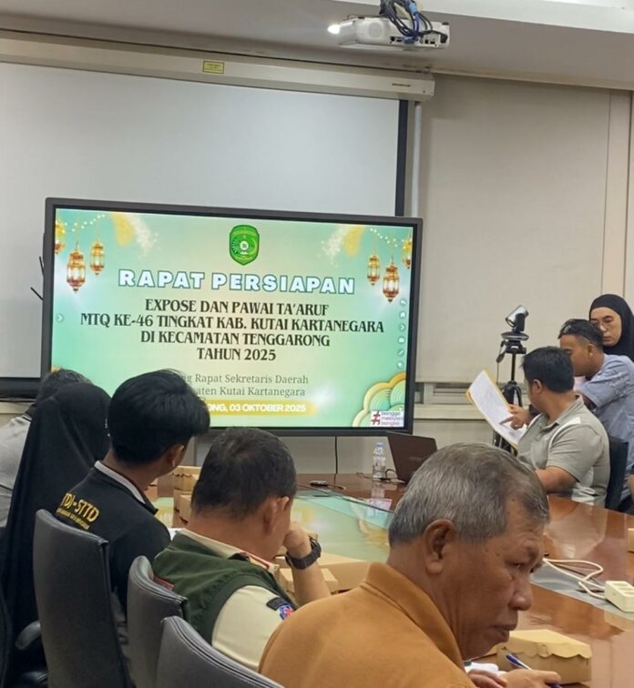 Rapat Persiapaan Expose dan Pawai Ta'aruf MTQ ke-46 di Kecamatan Tenggarong. (Shavira Ramadhanita/RadarKukar)