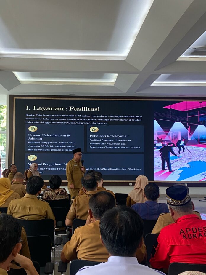 Agenda Forum Konsultasi Publik (FKP) terkait Penyusunan Standar Pelayanan (SP). (Shavira Ramadhanita/ RadarKukar)