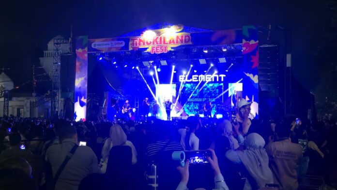 Penampilan Element Band di Tingkiland Fest 2025. (Dokumentasi RadarKukar)