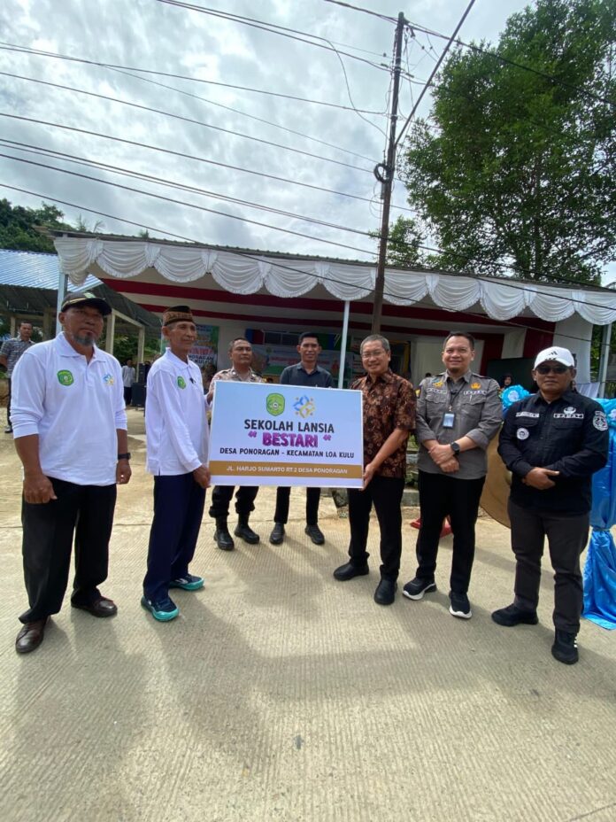 Sekolah Lansia di Desa Ponoragan. (Shavira Ramadhanita/RadarKukar)
