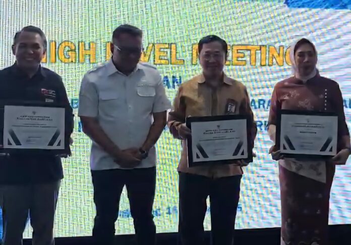 Bupati Kukar, dr Aulia Rahman Basri, saat menghadiri acara HUT ke-60Bankaltimtara. (Dokumentasi RadarKukar)