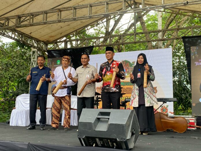 Festival Museum Kayu Tuah Himba 2025 resmi dibuka. (Shavira Ramadhanita/RadarKukar)