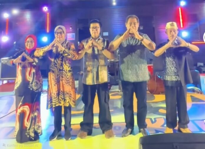 Wakil Bupati Kukar, Rendi Solihin, membuka Festival Memory of Yupa di Kecamatan Muara Kaman. (Istimewa)