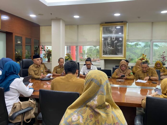 Kegiatan FGD antara Pemkab Kukar dan BPJS Ketenagakerjaan. (Shavira Ramadhanita/ RadarKukar)