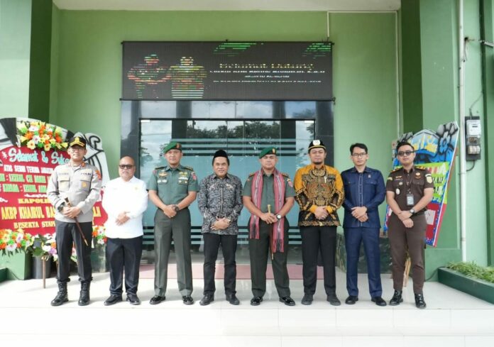 Penyambutan Komandan Distrik Militer (Dandim) 0906/Kukar, Letkol (Arm) Benny Budiman. (Istimewa)
