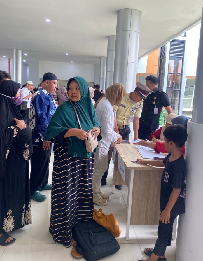 Pengundian nomor kios Pasar Tangga Arung Square. (Shavira Ramadhanita/RadarKukar)