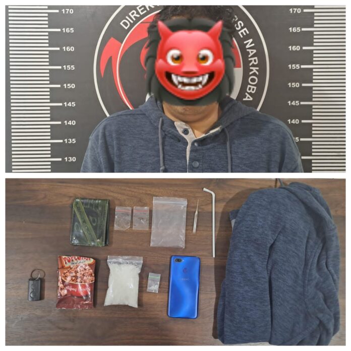 Pelaku FZ beserta barang bukti yang berhasil diamankan Polres Kukar. (Istimewa)