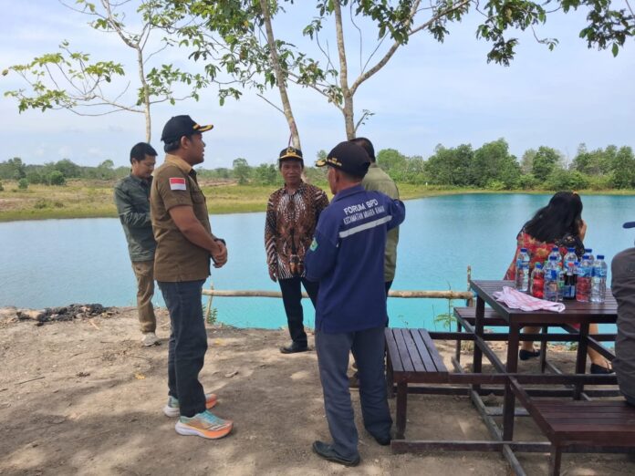 Peninjauan DPRD Kukar ke Danau Biru di Desa Panca Jaya. (Istimewa)