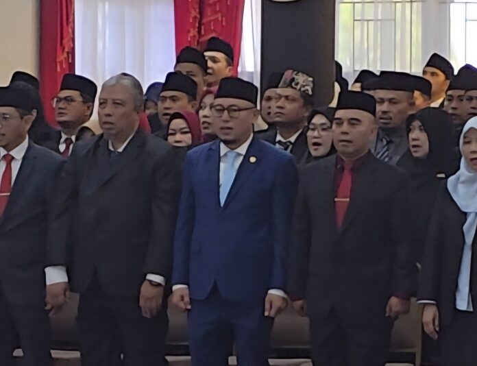 Kepala Disdikbud Kukar, Heriansyah (jas biru malam). (Dok MKN)