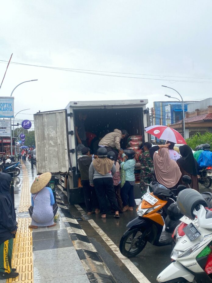 Disperindag Kukar Gelar Operasi Pasar Murah. (Shavira Ramadhanita/RadarKukar)