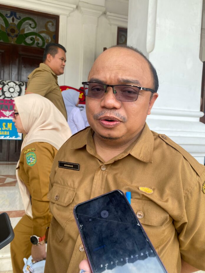 Plt Kepala Disketapang Kukar, Ananias. (Shavira Ramadhanita/RadarKukar)