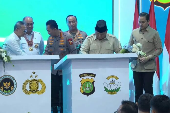 Presiden Prabowo Subianto meresmikan 1.179 Satuan Pelayanan Pemenuhan Gizi dan 18 Gudang Ketahanan Pangan Polri di seluruh Indonesia. (YT Setpres RI)