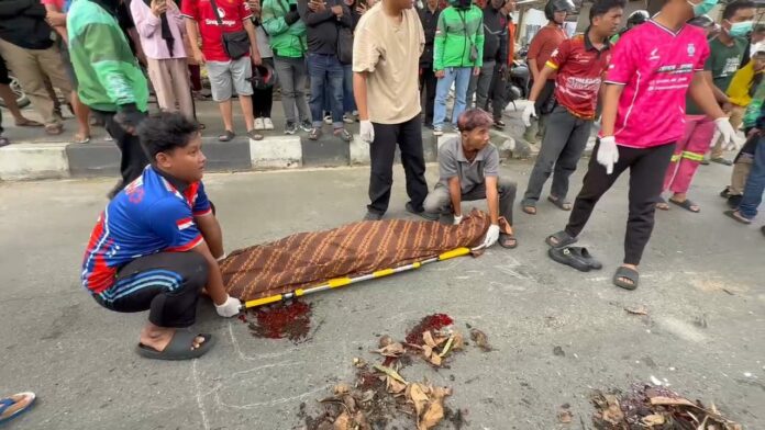 Saat korban dibawa ke rumah sakit AWS. (Istimewa)