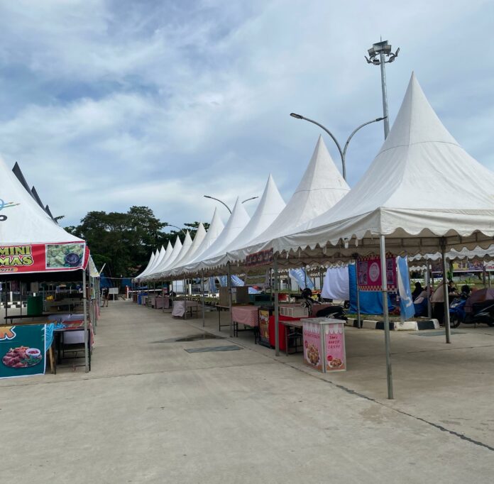 Bazar Ramadan Tangga Arung Square. (Shavira Ramadhanita/RadarKukar)