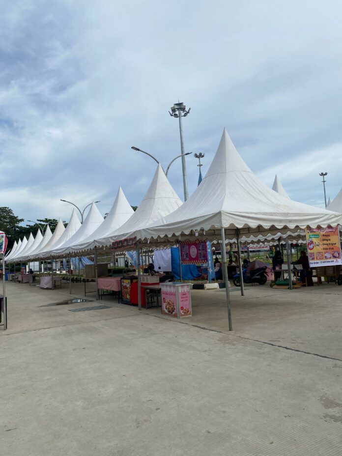 Bazar Ramadan Tangga Arung Square. (Shavira Ramadhanita/RadarKukar)