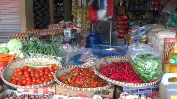 Lapak pedagang di Pasar Induk Penyembolum Senaken. (Istimewa)