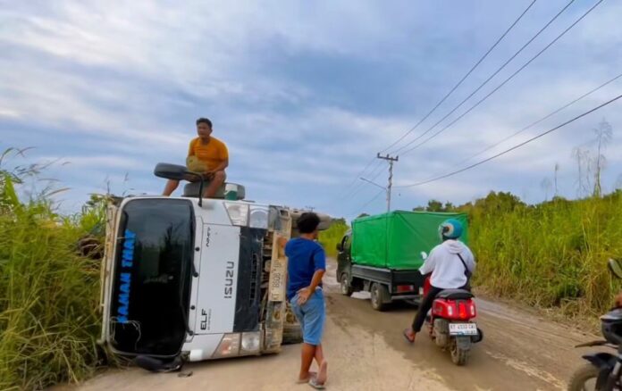 Akses jalan antara Kecamatan Kenohan - Kota Bangun. (Istimewa)