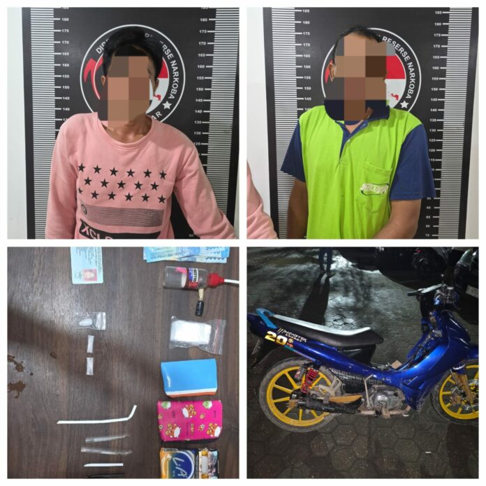 Tersangka beserta barang bukti sabu-sabu yang diamankan Polres Kukar. (Humas Polres Kukar)