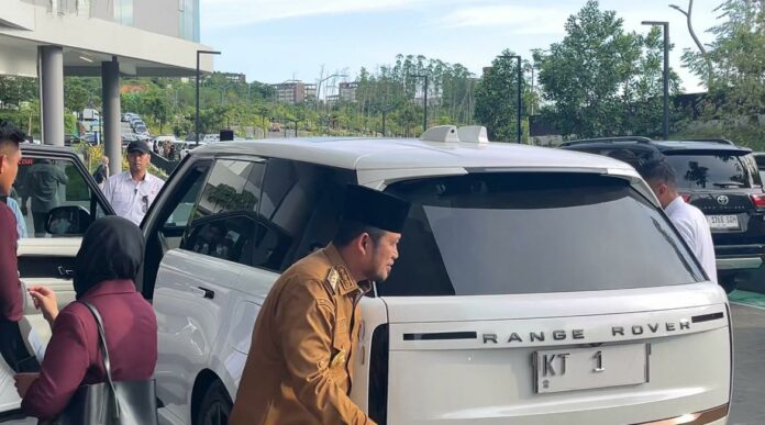 Mobil yang dinaiki Gubernur Kaltim Rudy Mas’ud saat menghadiri pelantikan pengurus Kadin Kaltim di Kemenko 3 KIPP IKN, Senin (2/3/2026). (Dok MKN)