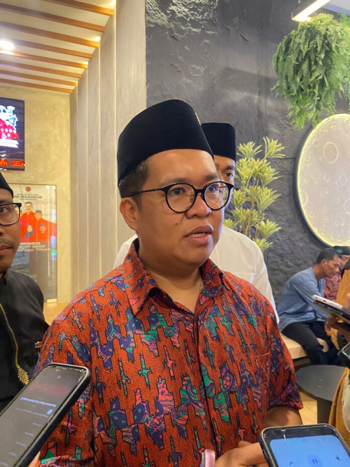 Ketua Umum DPC PDI Perjuangan Kukar, Rendi Solihin. (Shavira Ramadhanita/RadarKukar)