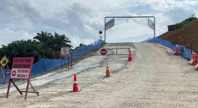 Penampakan posko pelayanan arus mudik di akses sementara Tol IKN kawasan ITCI Kilometer 14. (Dok MKN)