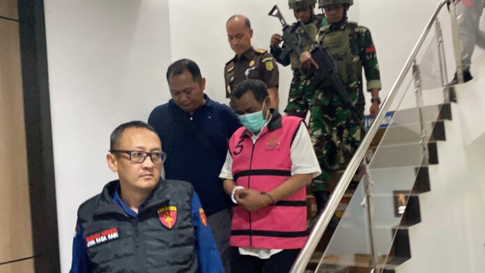 Tersangka tambahan kasus dugaan korupsi lahan transmigrasi senilai Rp500 miliar yang ditangani Kejati Kaltim. (Humas Kejati Kaltim)