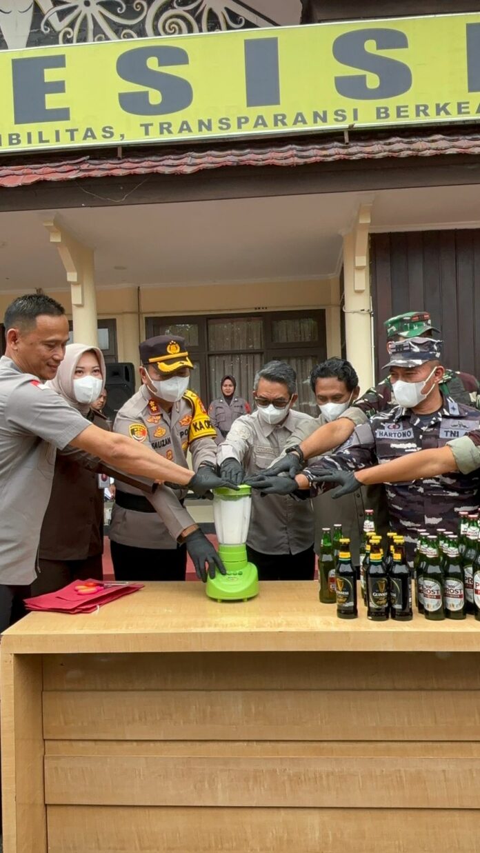 Pemusnahan barang bukti sabu-sabu dan minuman keras. (Istimewa)