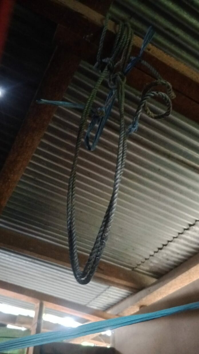 Tali nilon yang digunakan oleh korban untuk nekat bunuh diri. (Istimewa)