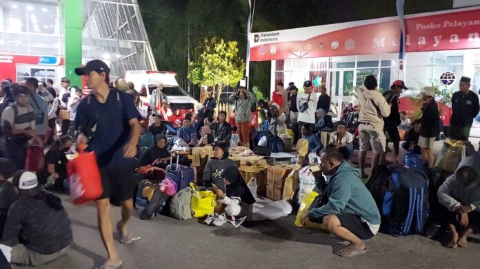 Suasana arus mudik penumpang di Pelabuhan Semayang Balikpapan. (Istimewa)
