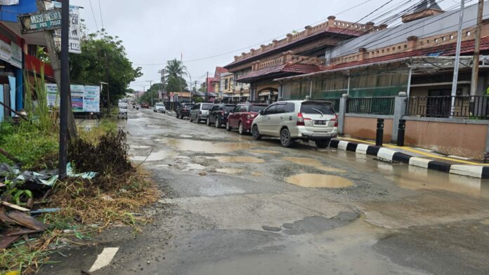 Ruas Jalan Muso Bin Salim yang alami kerusakan parah. (Dok MKN)