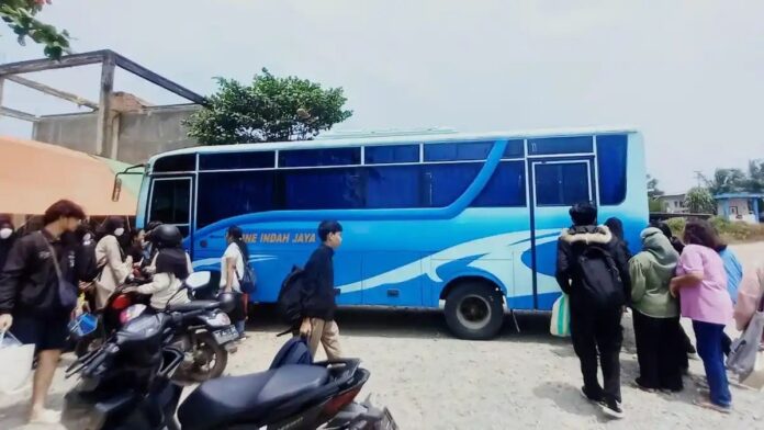 Terpantau Terminal Sangatta diserbu pemudik arus balik, bus tujuan Samarinda penuh. (Ramlah/MKN)