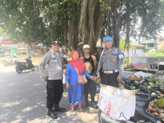 Polsek Tenggarong lakukan patroli ajak warga lawan judi online. (Istimewa)