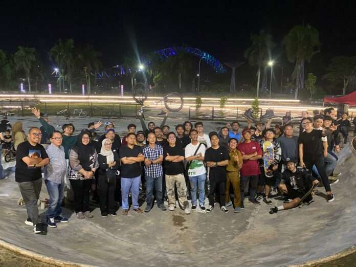 Wabup Kukar, Rendi Solihin, saat menggelar pertemuan bersama komunitas BMX, skateboard, dan inline skate. (Shavira Ramadhanita/RadarKukar)