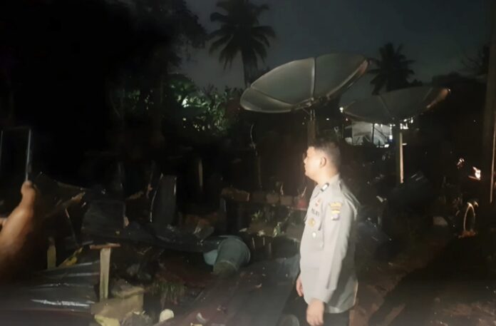 Lokasi kebakaran barak karyawan milik karyawan PT Rea Kaltim di Kembang Janggut. (Humas Polres Kukar)