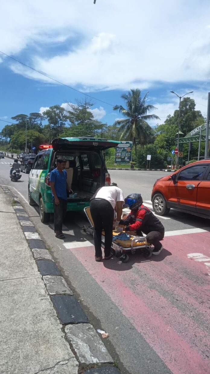 Salah satu korban kecelakaan lalu lintas di simpang lampu merah BSD, Bontang. (Istimewa)