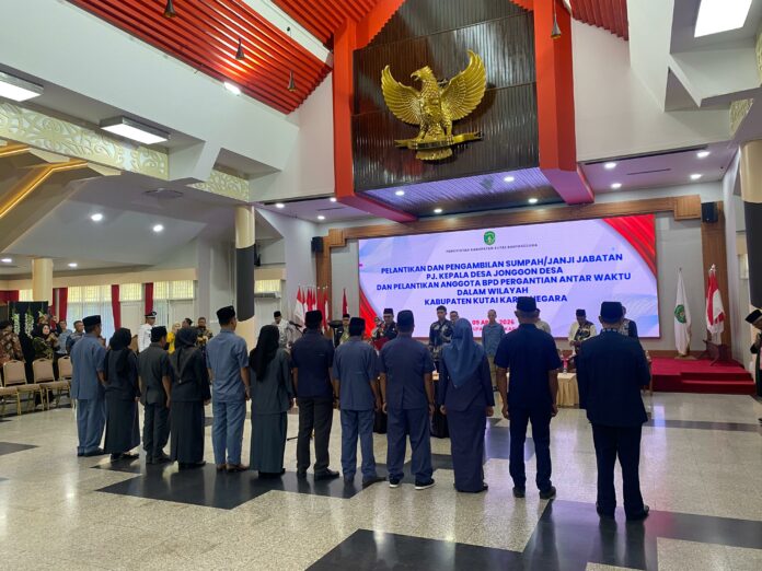 Pelantikan Pj Kades Jonggon Desa dan Anggota BPD PAW se-Kukar. (Shavira Ramadhanita/RadarKukar).