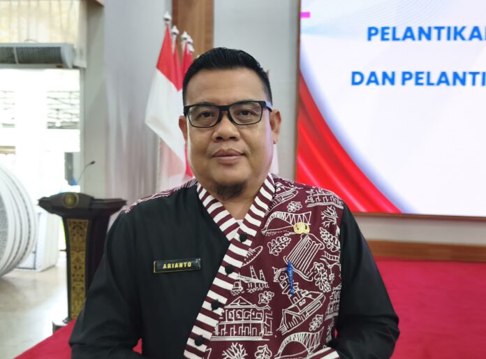 Plt Kepala BKPSDM Kukar, Arianto. (Shavira Ramadhanita/RadarKukar)