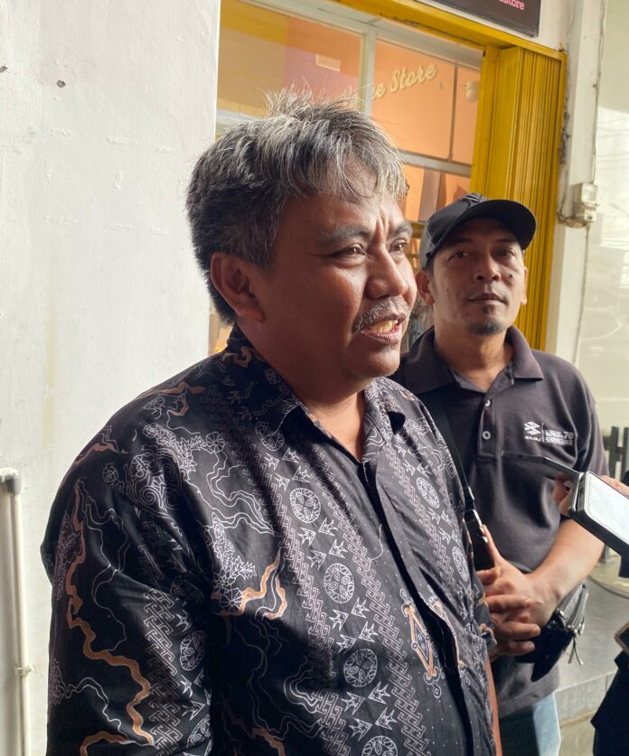 Pengawas Bajaj Tenggarong, Adi. (Shavira Ramadhanita/RadarKukar)
