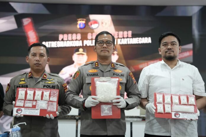 Rilis pengungkapan kasus peredaran narkoba jenis sabu-sabu di Desa Loa Janan. (Istimewa)