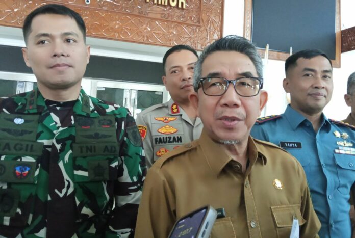 Bupati Kutim, Ardiansyah Sulaiman saat diwawancara awak media. (Dok MKN)