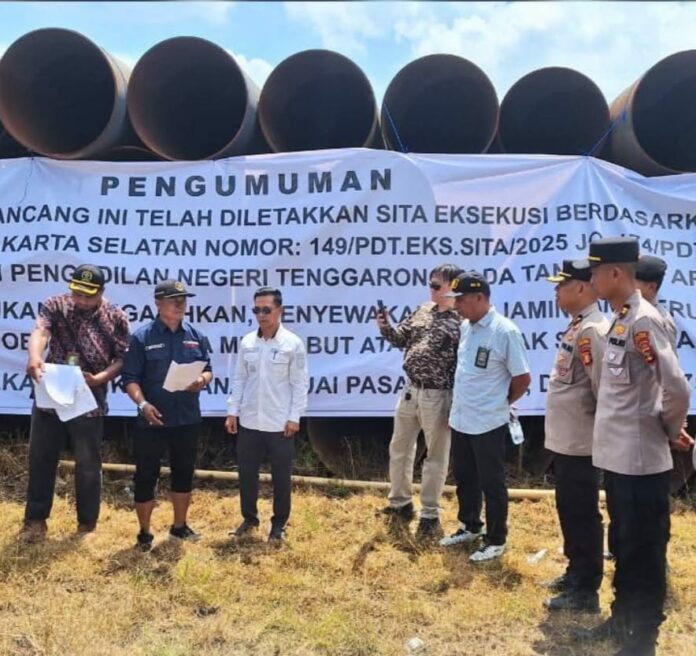 Polres Kukar kawal jalannya eksekusi ratusan tiang pancang proyek Jembatan Sebulu. (Istimewa/Polres Kukar)