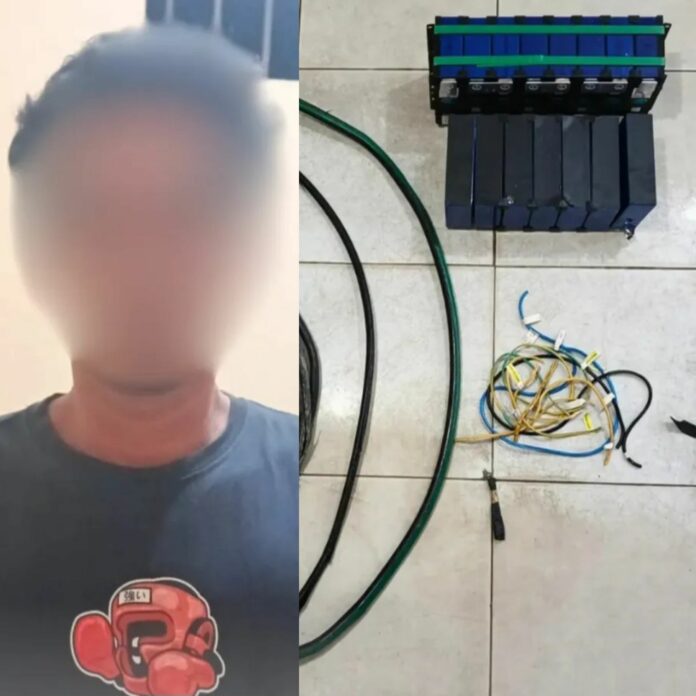 Tersangka dan barang bukti pencurian Baterai Tower Protelindo di Desa Liang Ulu berhasil ditangkap. (Istimewa/Polres Kukar)