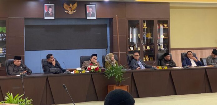 Rapat Dengar Pendapat (RDP) antara Otorita IKN dan DPRD Kukar. (Shavira Ramadhanita/RadarKukar)