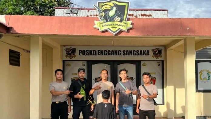 Pelaku yang diamankan oleh Polsek Sangkulirang. (Istimewa)
