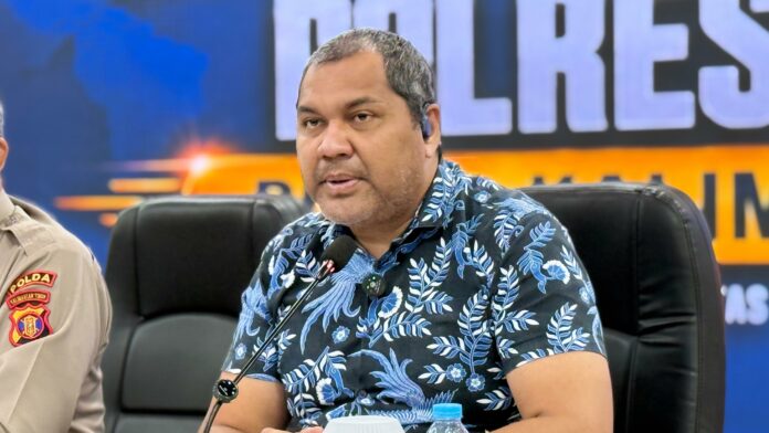Direktur Reserse Narkoba Polda Kaltim, Kombes Pol Romylus Tamtelahitu, saat konferensi pers pengungkapan kasus narkotika di Mapolda Kaltim. (Dok MKN)