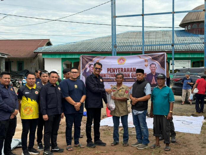 Suasana penyaluran sapi kurban Karang Taruna Nasional di Desa Separi, Kecamatan Tenggarong Seberang, Kutai Kartanegara. (Istimewa)