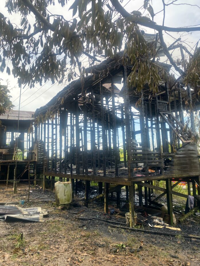 Kebakaran hanguskan rumah warga di Mangkurawang Tenggarong. (Shavira Ramadhanita/RadarKukar)