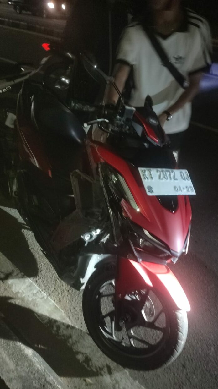 Keterangan foto: Seorang pengendara mengalami luka serius usai kecelakaan tunggal di kawasan dekat YPK, Jalan Cipto Mangunkusumo, Bontang Barat. (Istimewa)